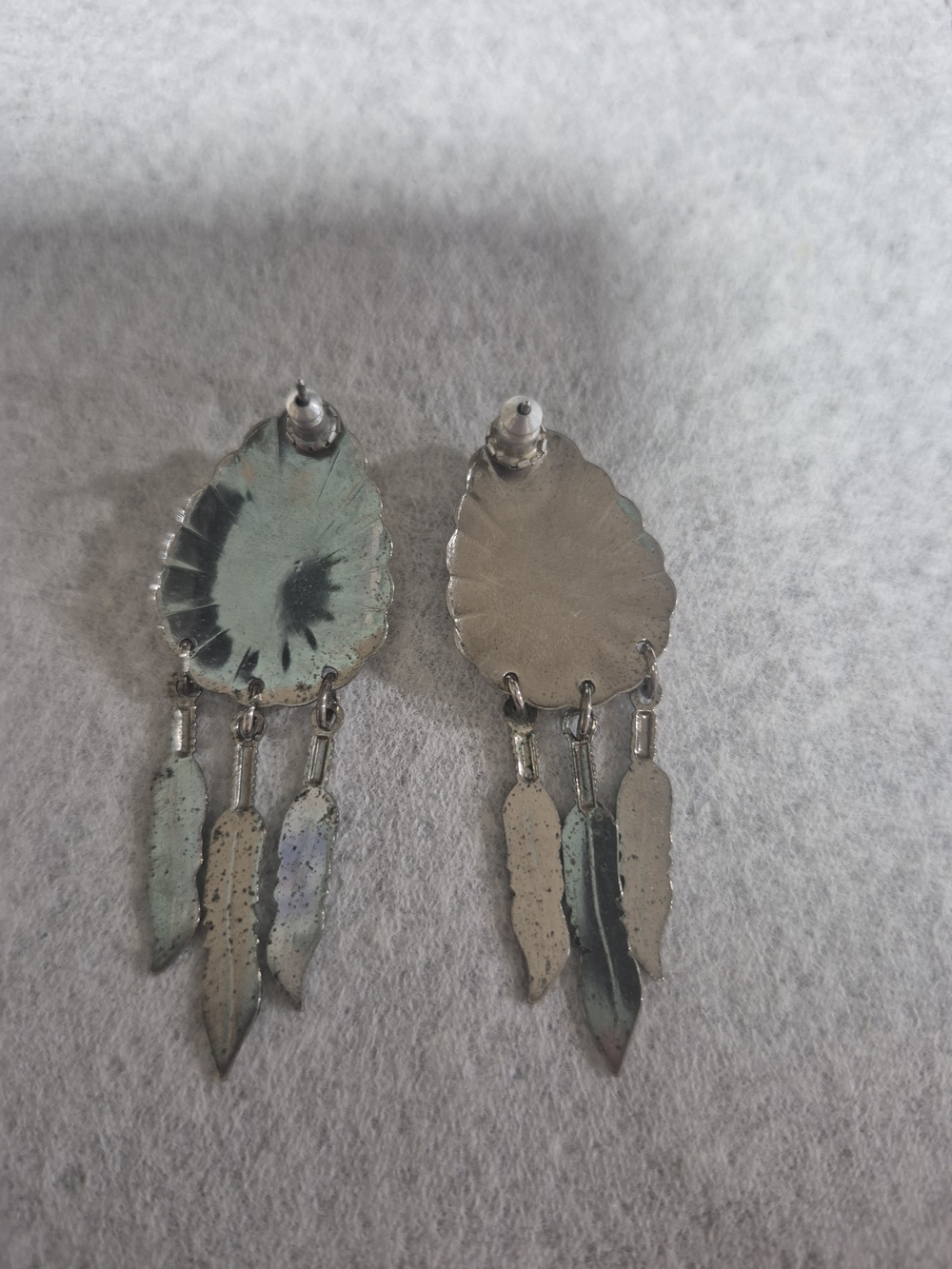 Vintage SW Silvertone Concho Earrings with Green Abalone Shell & Feather Dangles - Picture 2 of 4